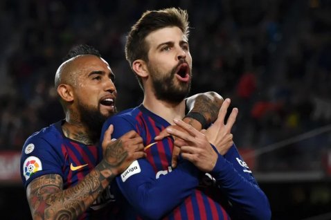 Zvezdnika Barcelone Gerard Pique in Arturo Vidal do 500.000 € nagrad na poker turnirju
