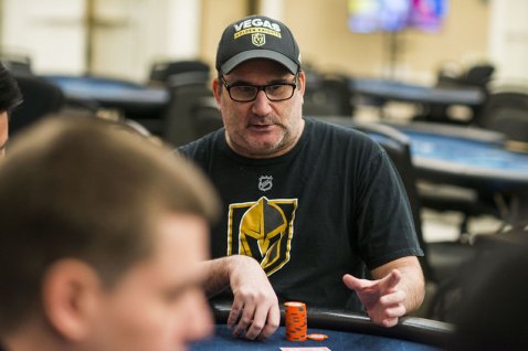 Mike Matusow stavil polovico svojega bankrolla na Daniela Negreanuja proti Dougu Polku